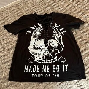 Lace up Skull tee